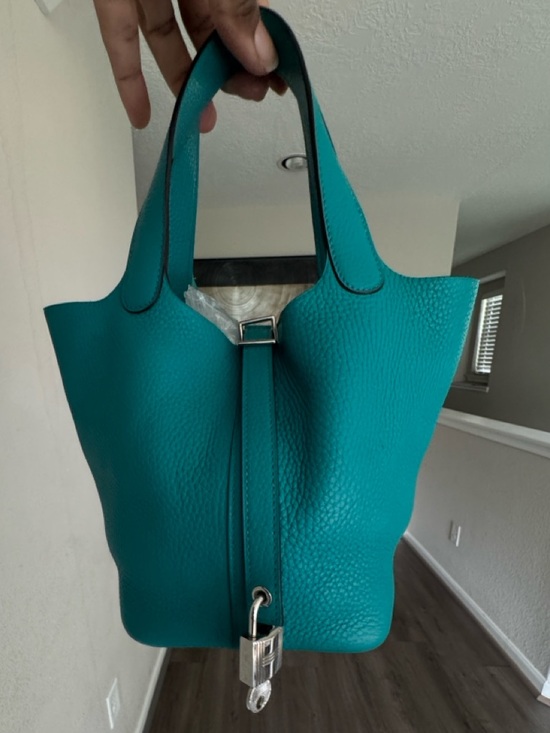 Hermes Handbags - ❌ SOLD ❌


Hermes Picotin 18 with Palladium Hardware
